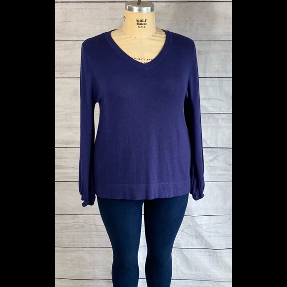 Women’s navy blue V-neck sweater - Picture 3 of 3